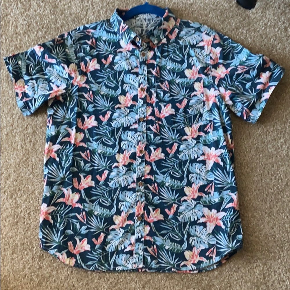 Floral patterned button down: short-sleeve